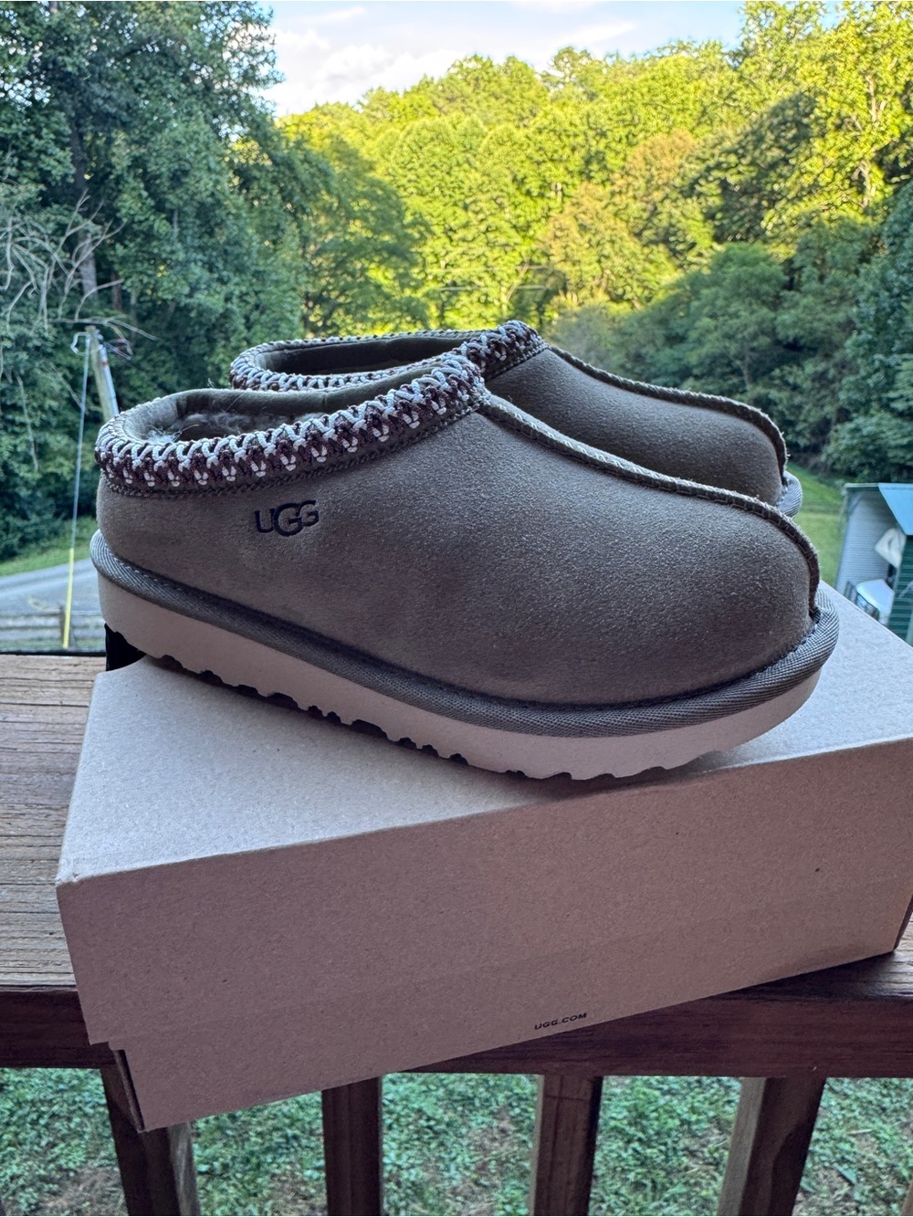 Kids Ugg - Picture 2 of 5